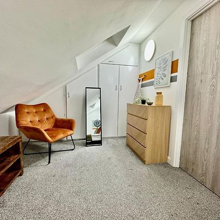 Stylish One Bedroom & A Sofa Bed Кардиф Екстериор снимка